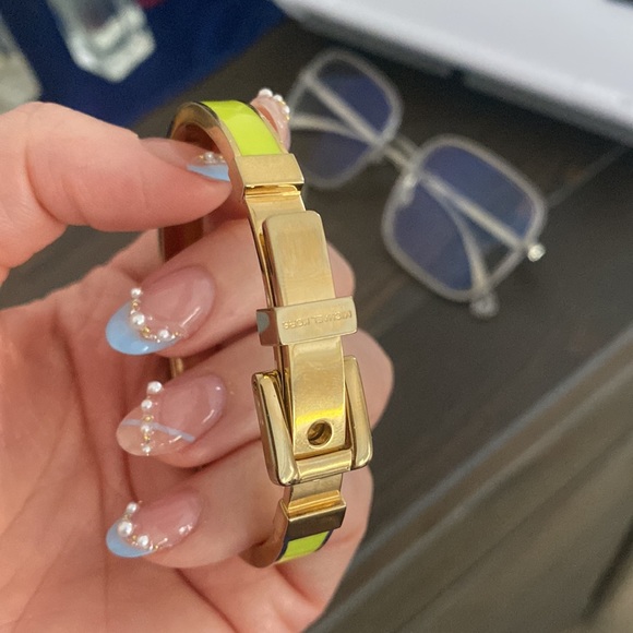 2 pairs earing （ no brand and J.crew）and a MK bracelet - Picture 2 of 3